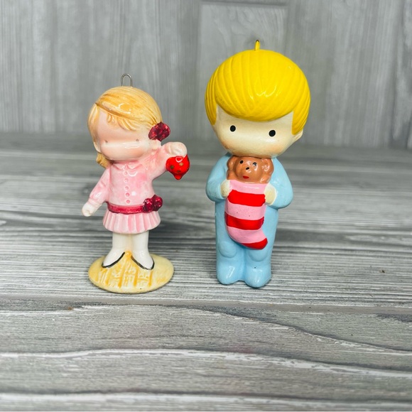 Vintage Christmas Ornament Joan Walsh Anglund for w/  orniment & boy w/ stocking - Picture 5 of 6